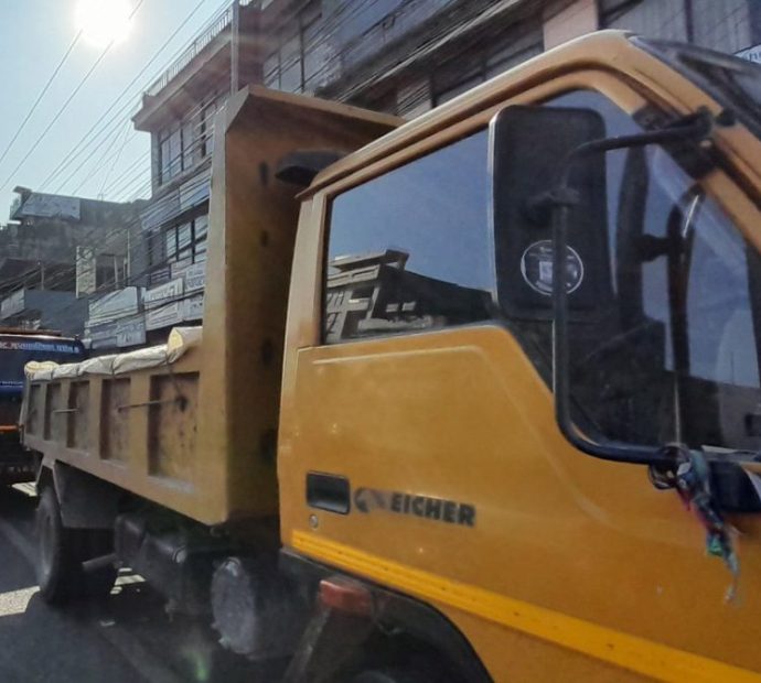 अबैध रुपमा प्राकृतिक दोहन गर्ने ५६ वटा सवारी साधन नियन्त्रणमा