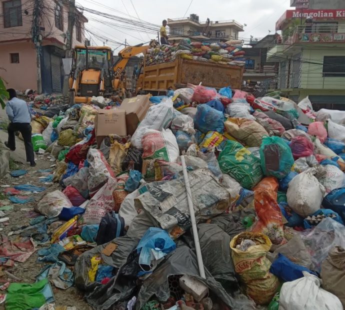 मोहोर बन्‍न नसकेको काठमाडौंको फोहोर, तस्वीरमा हेर्नुस्