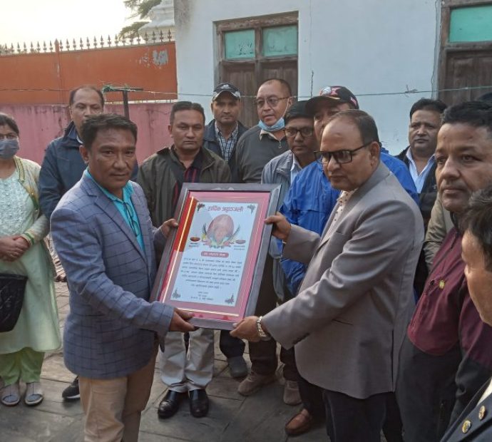 वडा सचीव गौतमलाई पितृशोक,अध्यक्ष लामाले दिए समवेदना