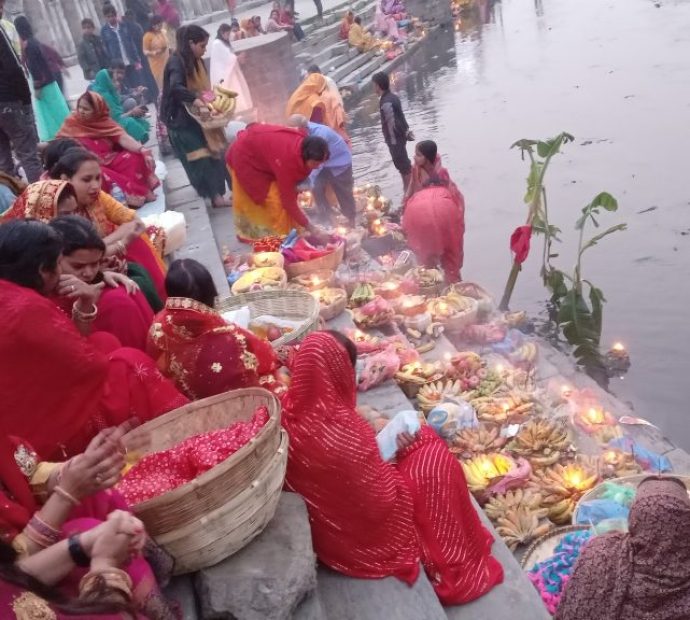 उदाउँदो सूर्यलाई अर्घ्य दिँदै चैती छठ सम्पन्न