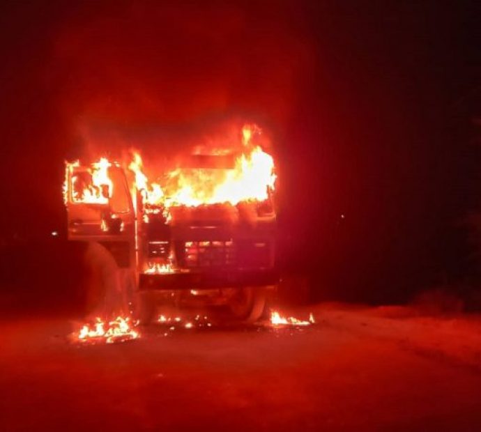 बीमाको रकम असुल्न बन्दको निहुँ पारी आफ्नो गाडीमा आफैंले आगजनी !