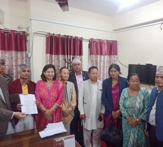 कोशीको मुख्यमन्त्रीमा कार्कीलाई समर्थन गरेका सांसद प्रदेश प्रमुखको कार्यालय पुगे