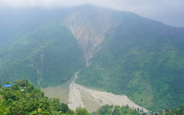 बर्सेनि उठीबास लगाउने पहिरो