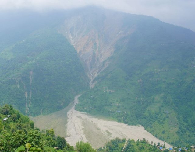 बर्सेनि उठीबास लगाउने पहिरो