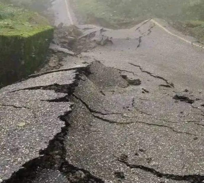 अविरल बर्षाले सुदुरका ७ जिल्लामा सडक सम्पर्क बिच्छेद