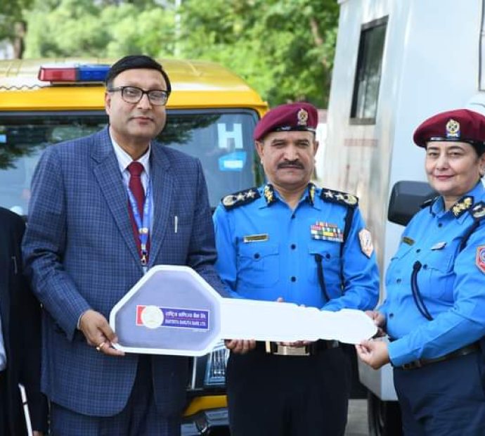 राष्ट्रिय बाणिज्य बैंकद्वारा प्रहरी अस्पताललाई एम्बुलेन्स र शवबाहन प्रदान