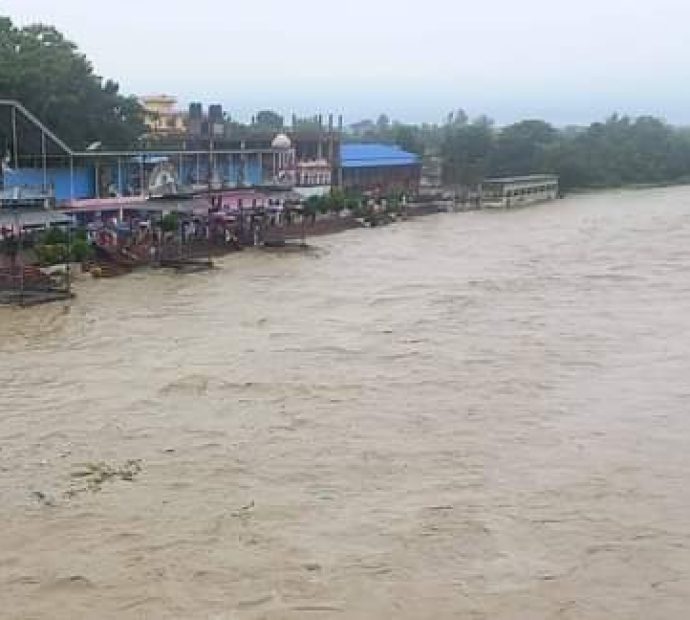 मोरङको बुढीखोलाले बगाउँदा १ को मृत्यु २ बेपत्ता