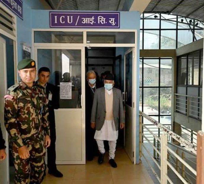 जलनमा परेर घाइते भएका अर्थमन्त्री र मेयर भेट्न राष्ट्रपति पुगे अस्पताल