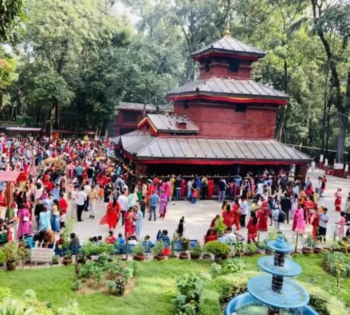 चैते दसैँ लागेपछि बागलुङ कालिका मन्दिरमा भिड