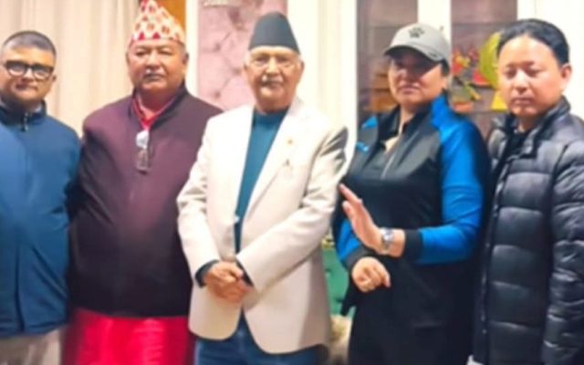 रामकुमारी र किसान श्रेष्ठ २४ गते एमाले प्रवेश गर्ने