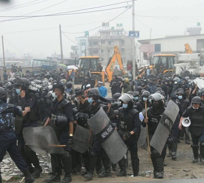 सुकुम्बासीका १२ सय घर भत्काइयो