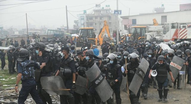 सुकुम्बासीका १२ सय घर भत्काइयो