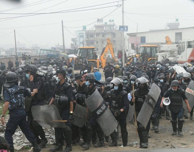 सुकुम्बासीका १२ सय घर भत्काइयो