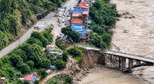 पर्वतमा बाढीपहिरोबाट ३०० परिवार विस्थापित