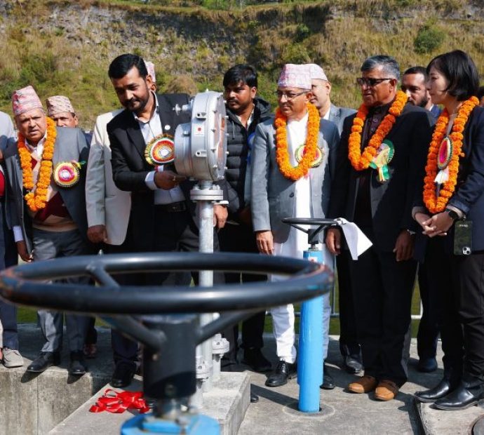 ‘खानेपानी चाहियो’- होटलकर्मी