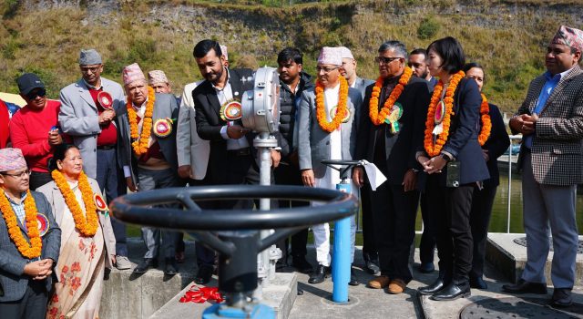 ‘खानेपानी चाहियो’- होटलकर्मी