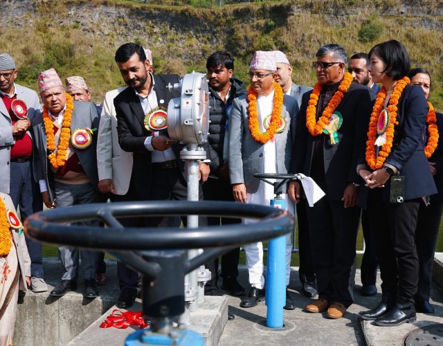 ‘खानेपानी चाहियो’- होटलकर्मी