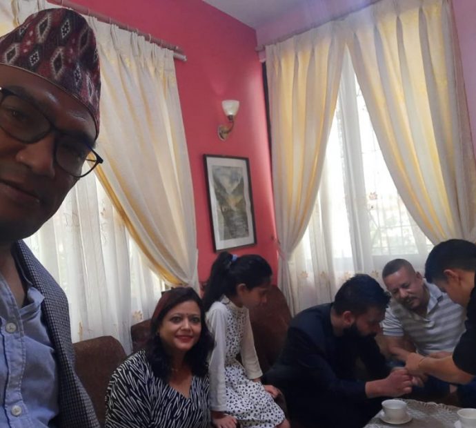 स्थापितले बालेनलाई सियोमा धागो उन्‍न सिकाए !