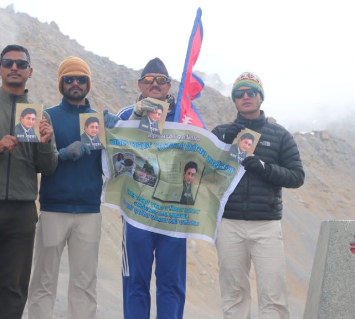 तिङ्करको सिमा स्तम्भमै ‘नवल खड्का’ पुस्तक विमोचन