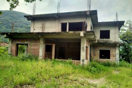 १८ महिनामा सक्नुपर्ने भवन ५ वर्षमा पनि अलपत्रै