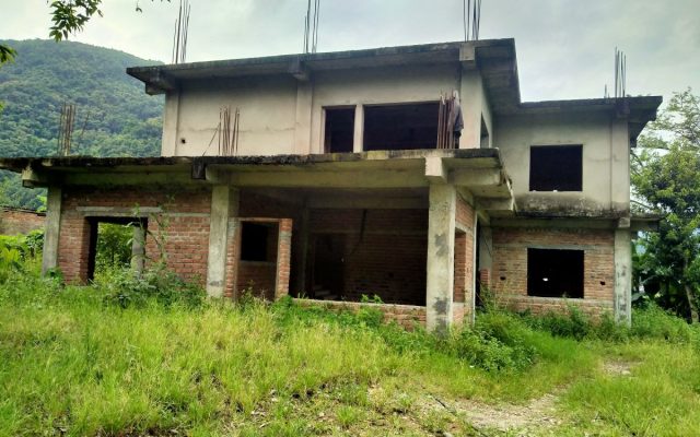 १८ महिनामा सक्नुपर्ने भवन ५ वर्षमा पनि अलपत्रै