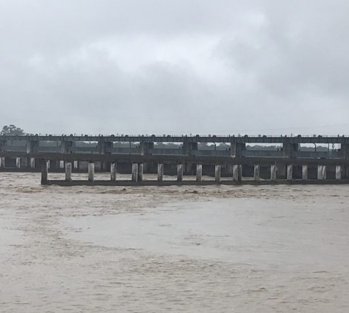 गण्डक ब्यारेजका २२ वटा ढोका खोलियो