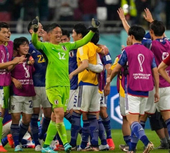 विश्‍वकप फुटबल: जापानले स्पेनलाई हरायो, दुवै अन्तिम १६ मा