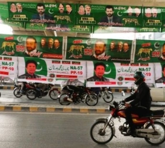 पाकिस्तानमा आज चुनाव, बम विष्फोटमा २८ को मृत्यु