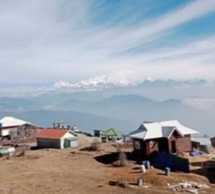 हिमाल हेर्न इलामको माइजोमाईमा पर्यटकको घुइँचो
