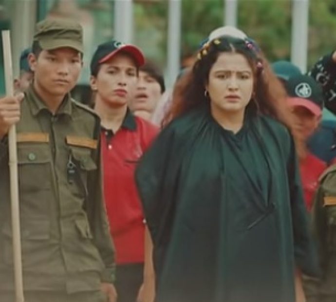 महानगरको डोजरले नायिका रेखाको घर भत्काएपछि…