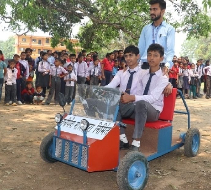 धादिङ सल्यानटारका विद्यार्थीले बनाए विद्युतीय गाडी