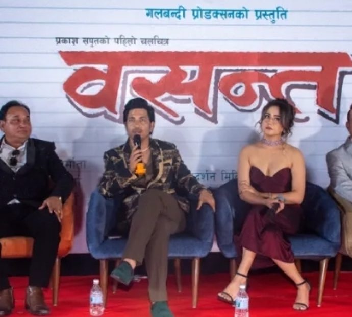 फिल्म ‘बसन्त’ निर्देशन गर्दै प्रकाश सपूत