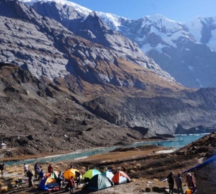 अन्नपूर्ण प्रथम हिमालको आधार शिविरमा पर्यटकको भीड