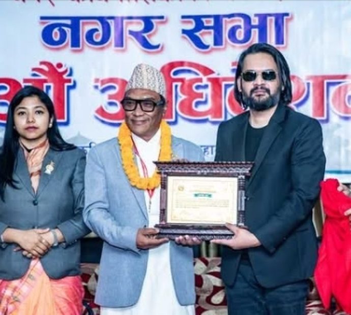 वडा नं ६ का अध्यक्ष भुवन लामालाई स्थानीय सेवा गौरव अवार्ड