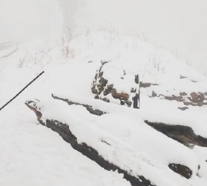 हिउँ परेपछि मध्यपहाडी लोकमार्ग अवरुद्ध