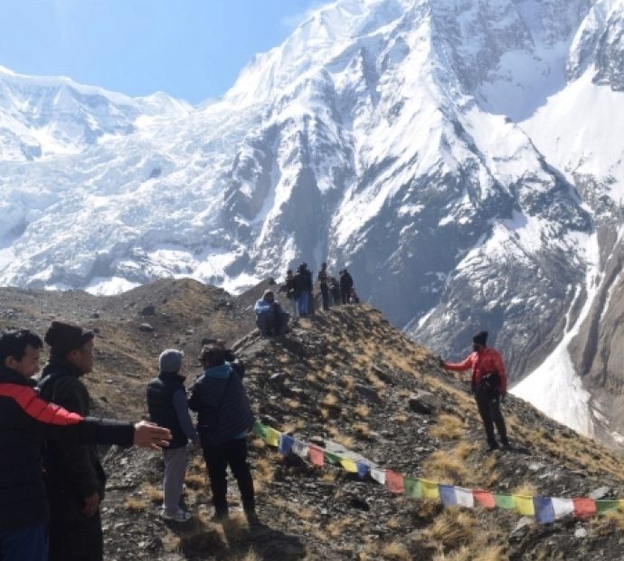 हिमपहिरोमा हराएका चिनियाँ पर्यटकको शव भेटियो