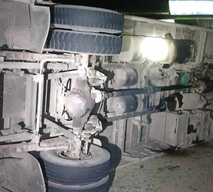 भ्रमणको गाडी मध्यराति दुर्घटना हुँदा ३१ जना घाइते