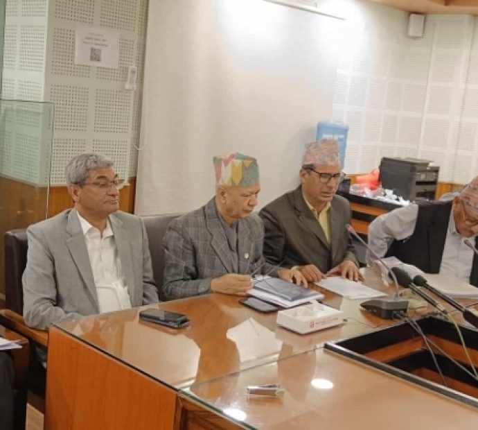 ऐनको उधारो सहमति गरेर फर्किए शिक्षक