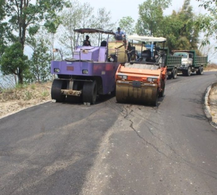 २८ वर्षपछि सडक कालोपत्रे