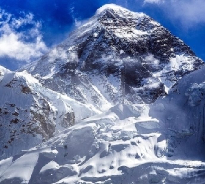 तीव्र हावाका कारण सगरमाथा आरोहण प्रभावित