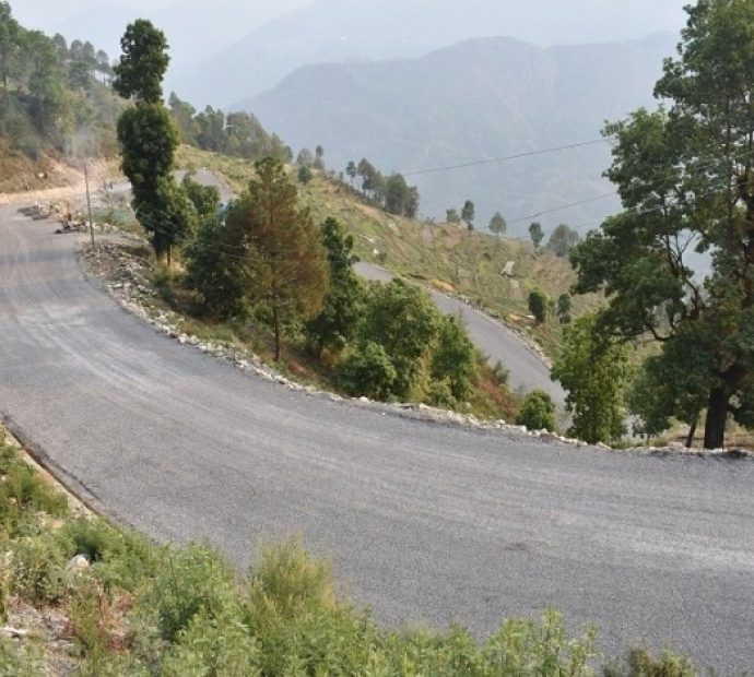 सडक बनाउन स्थानीयको १० लाख सहयोग