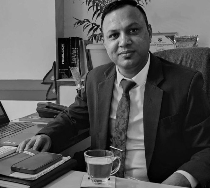 ४ जनाको फोटो सार्वजनिक गरेर घरमै झुन्डिए बैंकर !