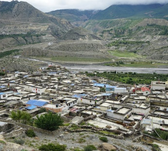 गाउँ रित्तै ! ‘बिरामी बोक्ने मानिस पनि छैनन्’