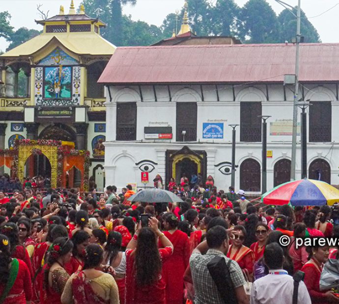 भदौरे झरीमा भिज्दै पशुपतिनाथमा तिजको रौनक (तस्वीरहरु)