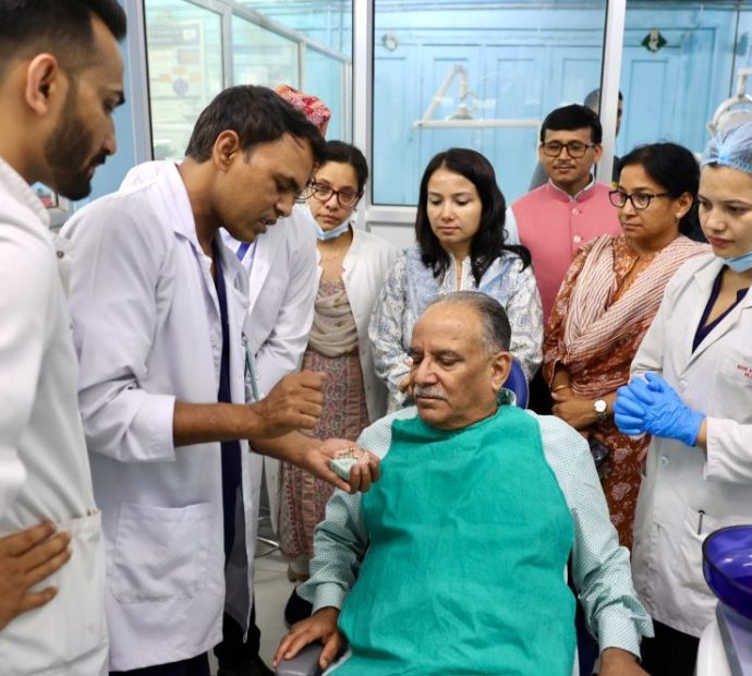 दाँतको उपचार गराउन वीर हस्पिटलमा प्रचण्ड