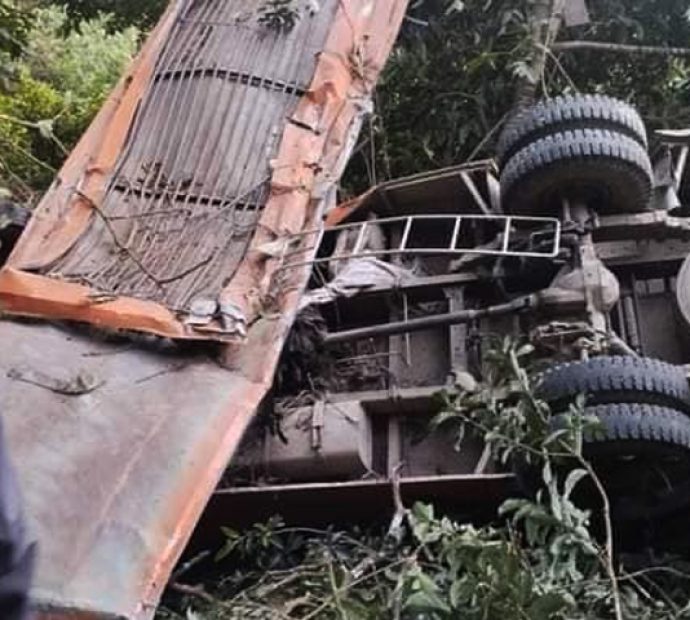 शैक्षिक भ्रमण टोली बोकेको बस इलाममा दुर्घटना