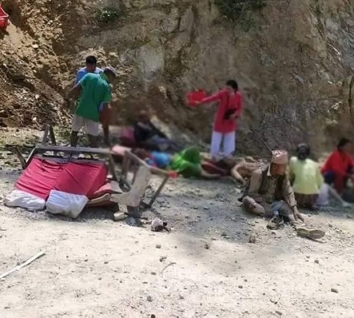 रामेछापमा बस दुर्घटना हुँदा कम्तिमा ९ को मृत्यु