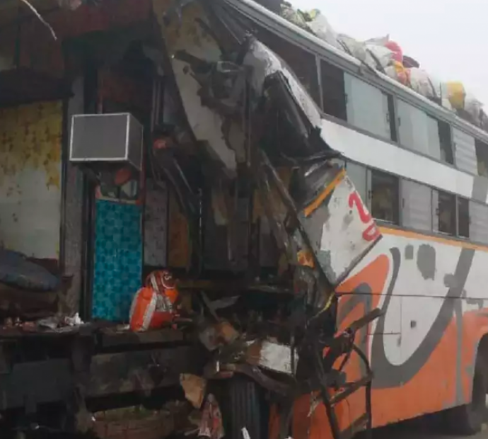 भारतबाट नेपाल आउँदै गरेको बस दुर्घटनामा तीन नेपालीको मृत्यु