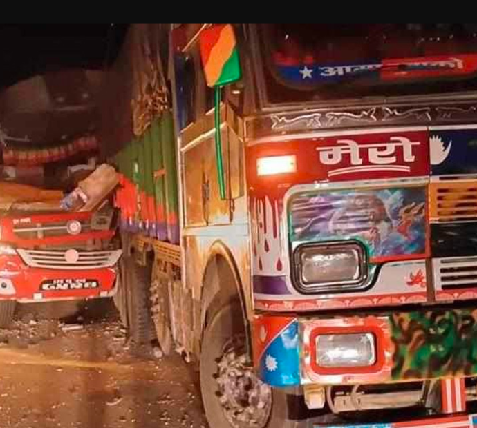 रौतहटबाट पोखरा जाँदै गरेको बस चितवनमा दुर्घटना, एकको मृत्यु