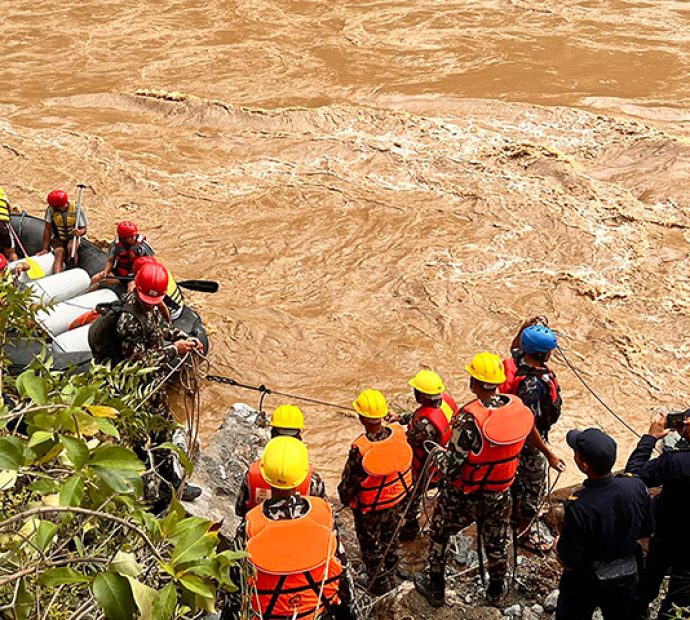 त्रिशुलीमा बेपत्ता बसको खोजी कार्य तेस्रो दिन पनि जारी